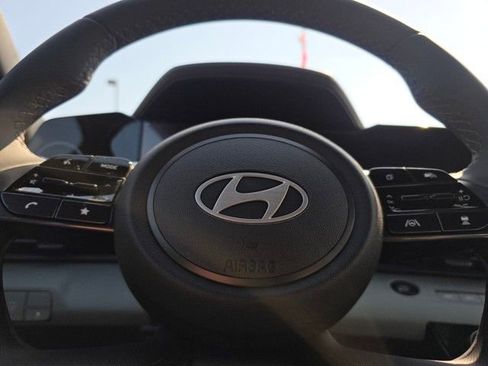 Certified 2025 Hyundai Elantra Limited image 28