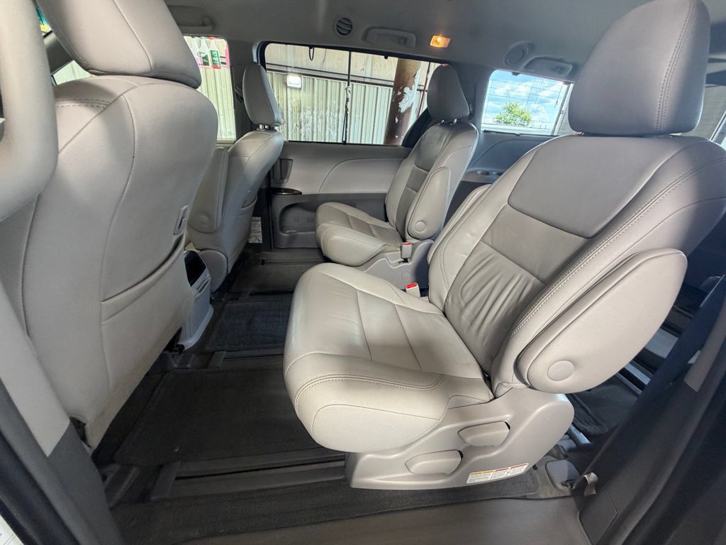 Used 2015 Toyota Sienna XLE AWD/4WD image 21