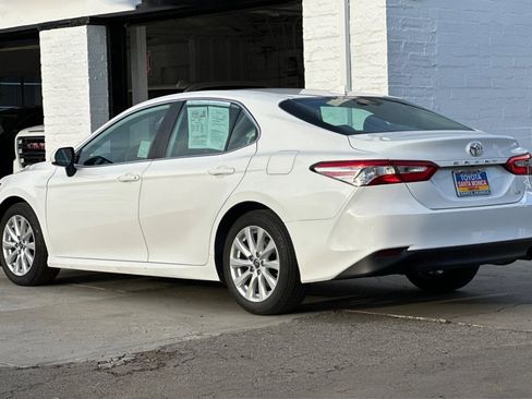 Used 2019 Toyota Camry LE image 6