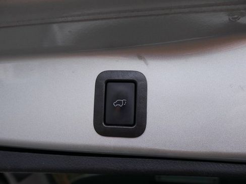 Used 2018 Toyota Highlander Plus image 9