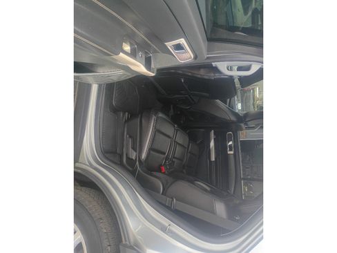Used 2023 Ford Explorer XLT w/ Equipment Group 202A RWD image 12