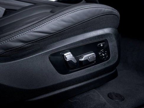 Used 2025 BMW ALPINA XB7 image 64