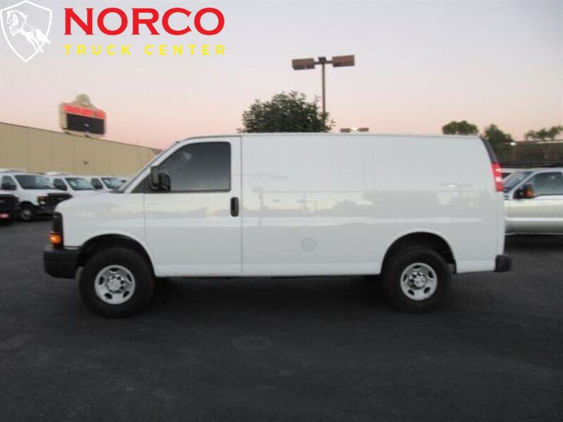 Used 2016 Chevrolet Express 2500 RWD image 5