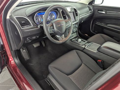 Used 2022 Chrysler 300 Touring image 11