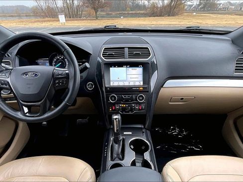 Used 2017 Ford Explorer XLT w/ Equipment Group 202A image 12