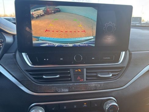 Used 2023 Nissan Altima 2.5 SV w/ SV Premium Package image 24