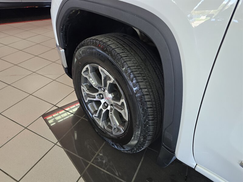 Used 2025 GMC Sierra 1500 SLT AWD/4WD image 39