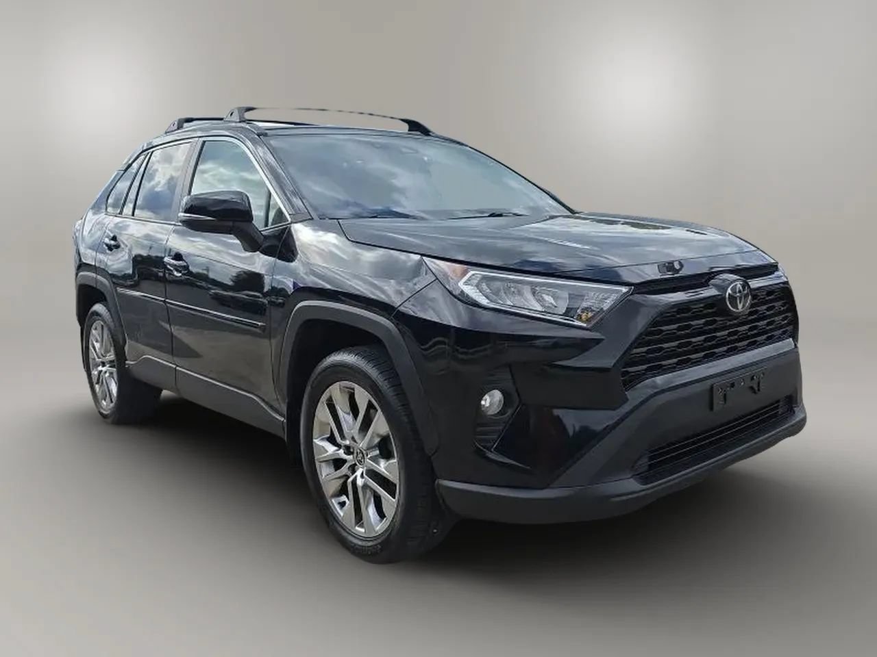 Used 2021 Toyota RAV4 XLE Premium AWD/4WD image 3