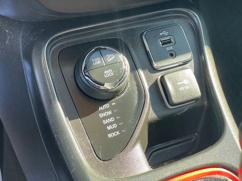 Used 2017 Jeep Compass Trailhawk image 21