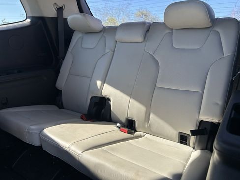 Used 2020 Kia Telluride S image 13