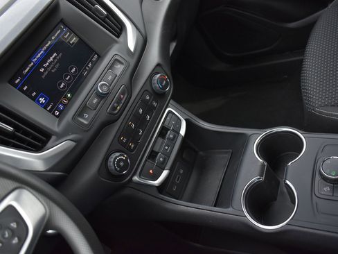 Used 2024 GMC Terrain SLE image 24