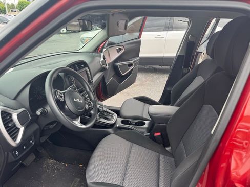 Used 2022 Kia Soul LX FWD image 11