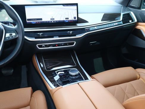 Used 2024 BMW X5 xDrive40i w/ Premium Package image 11