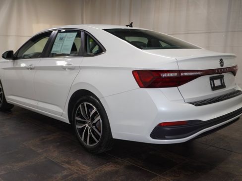 Certified 2025 Volkswagen Jetta SE image 7