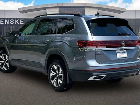 Used 2024 Volkswagen Atlas SE AWD/4WD image 12