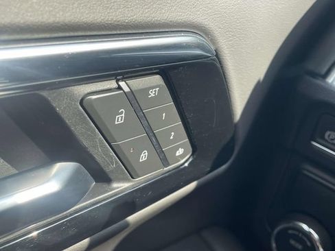 Used 2025 Chevrolet Suburban LT RWD image 23