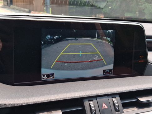 Used 2020 Lexus ES 300h w/ Premium Package FWD image 20