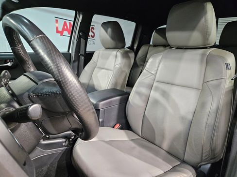Used 2019 Toyota Tacoma TRD Off-Road AWD/4WD image 23