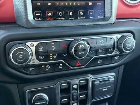 Used 2023 Jeep Wrangler Unlimited Rubicon w/ Cold Weather Group image 18