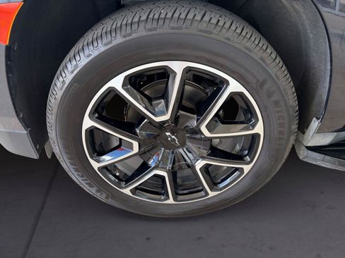 Used 2023 Chevrolet Suburban RST w/ Luxury Package RWD image 14