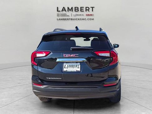 Used 2024 GMC Terrain SLE w/ Driver Convenience Package FWD image 4