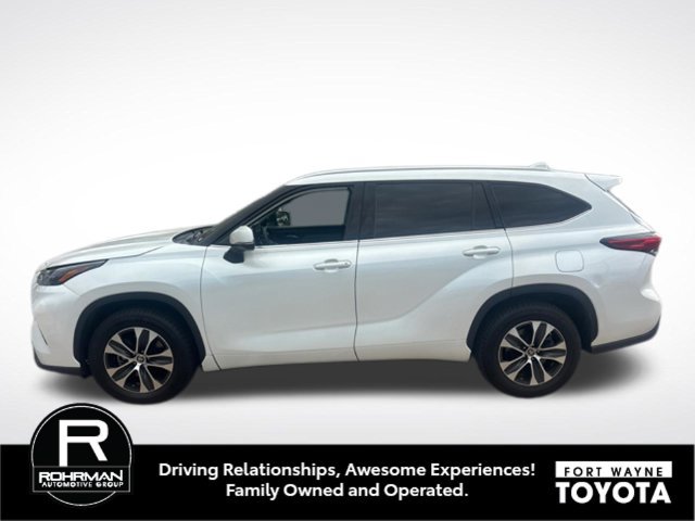 Used 2022 Toyota Highlander XLE FWD image 4