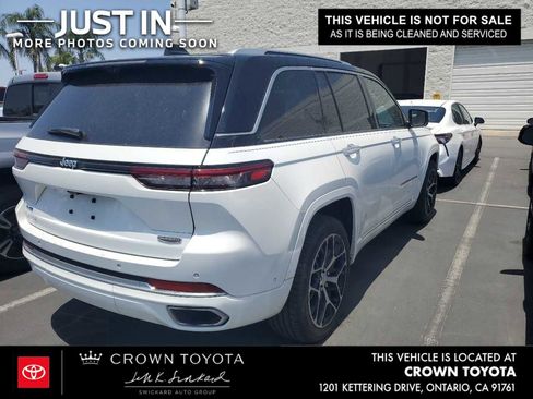 Used 2022 Jeep Grand Cherokee Summit AWD/4WD image 2