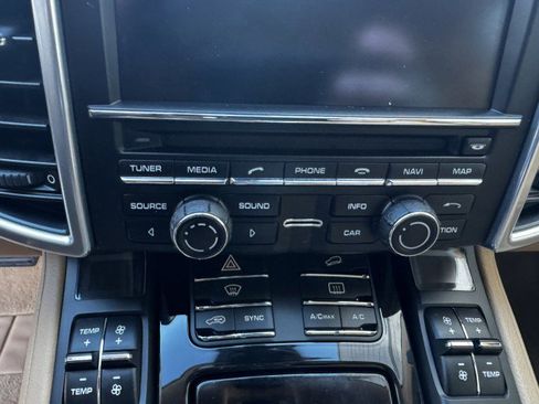 Used 2014 Porsche Cayenne Platinum Edition image 24