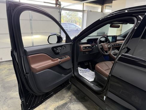 Used 2026 Lincoln Aviator Reserve w/ Jet Appearance Package AWD/4WD image 10