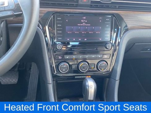 Used 2022 Volkswagen Passat 2.0T image 7