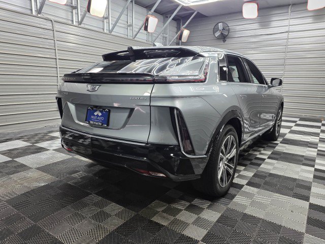 Used 2024 Cadillac Lyriq Luxury AWD/4WD image 6