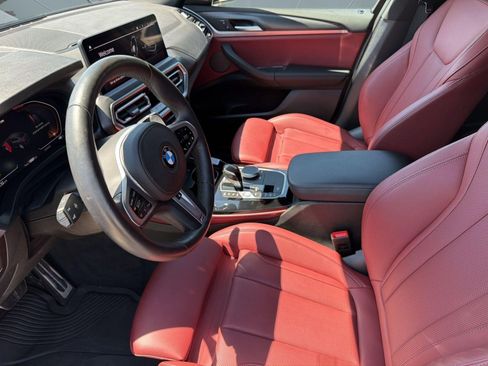 Used 2025 BMW X4 xDrive30i w/ Premium Package AWD/4WD image 3