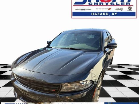 Used 2015 Dodge Charger SXT image 1