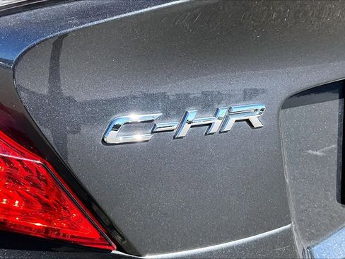 Used 2018 Toyota C-HR XLE FWD image 30