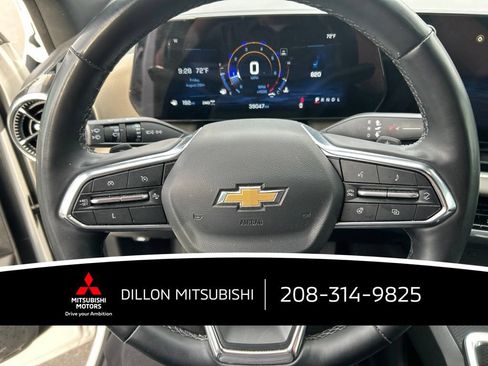 Used 2025 Chevrolet Equinox LT w/ Convenience Package II AWD/4WD image 2