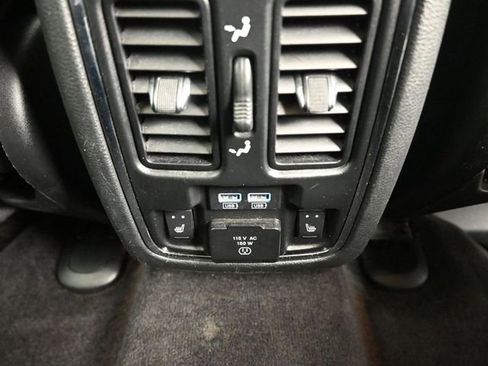 Used 2018 Jeep Grand Cherokee Limited image 29