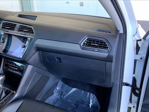 Used 2022 Volkswagen Tiguan SE image 19