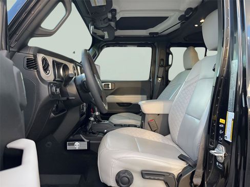 Used 2023 Jeep Gladiator Overland image 23