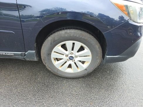 Used 2018 Subaru Outback 2.5i Premium AWD/4WD image 11