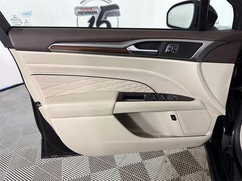 Used 2018 Ford Fusion Platinum image 12