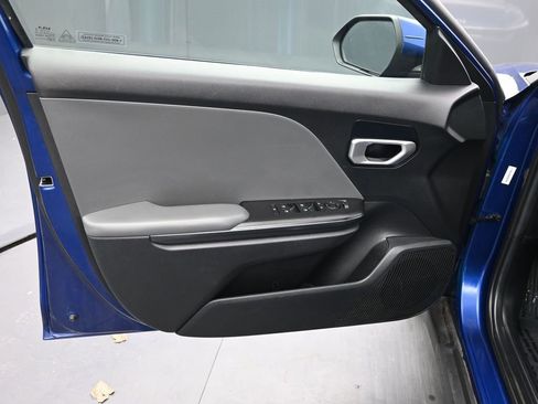 Used 2025 Kia K4 LXS image 16