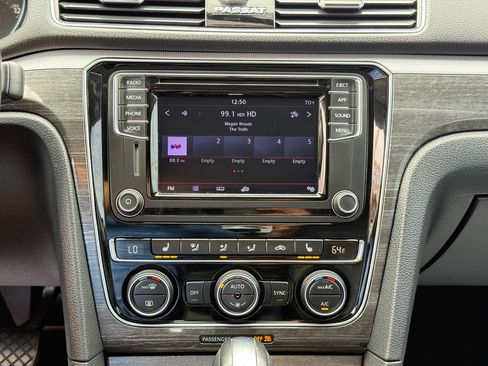 Used 2018 Volkswagen Passat 2.0T SE image 19