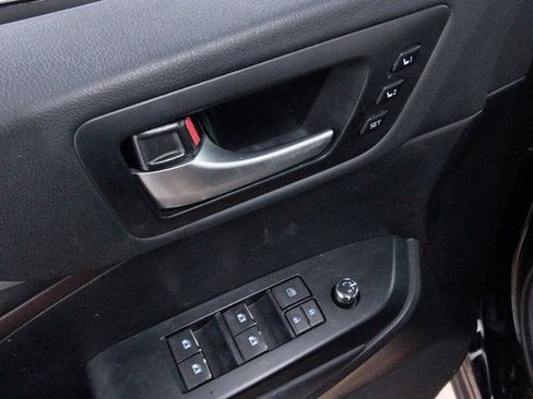 Used 2017 Toyota Highlander Limited image 12