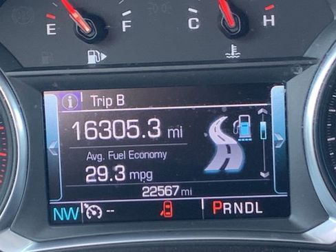 Used 2018 Chevrolet Malibu LT image 29