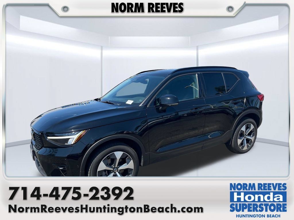 Used 2023 Volvo XC40 B5 Plus w/ Driver Assist Package AWD/4WD 360° Tour