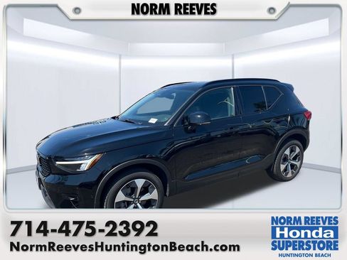 Used 2023 Volvo XC40 B5 Plus w/ Driver Assist Package AWD/4WD image 1