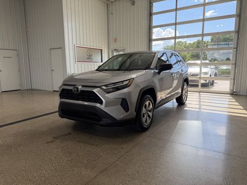 Used 2023 Toyota RAV4 LE AWD/4WD image 2
