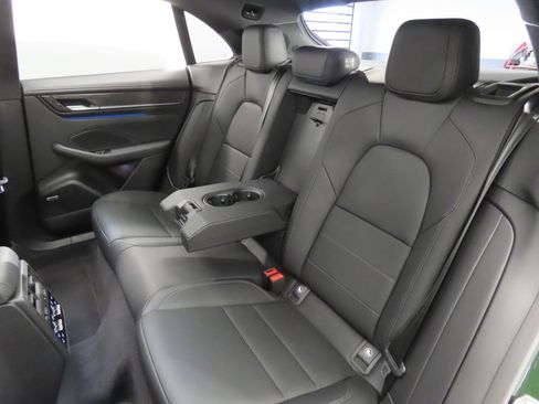 Certified 2025 Porsche Macan 4S Electric AWD/4WD image 44