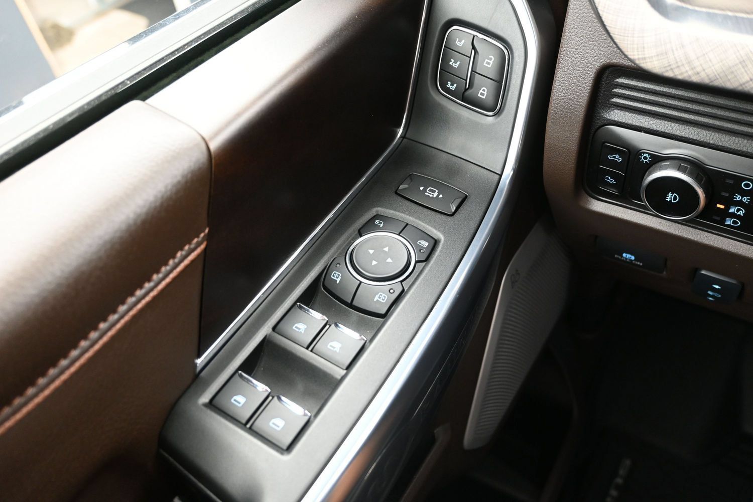 Used 2025 Ford F250 King Ranch AWD/4WD image 24