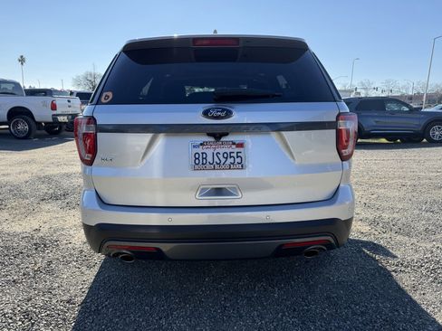 Used 2017 Ford Explorer XLT w/ Equipment Group 202A image 4